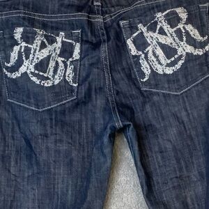 Like NEW! Rock & Republic Kassandra Mid Rise Bootcut Dark Wash Embroidered Sz 28